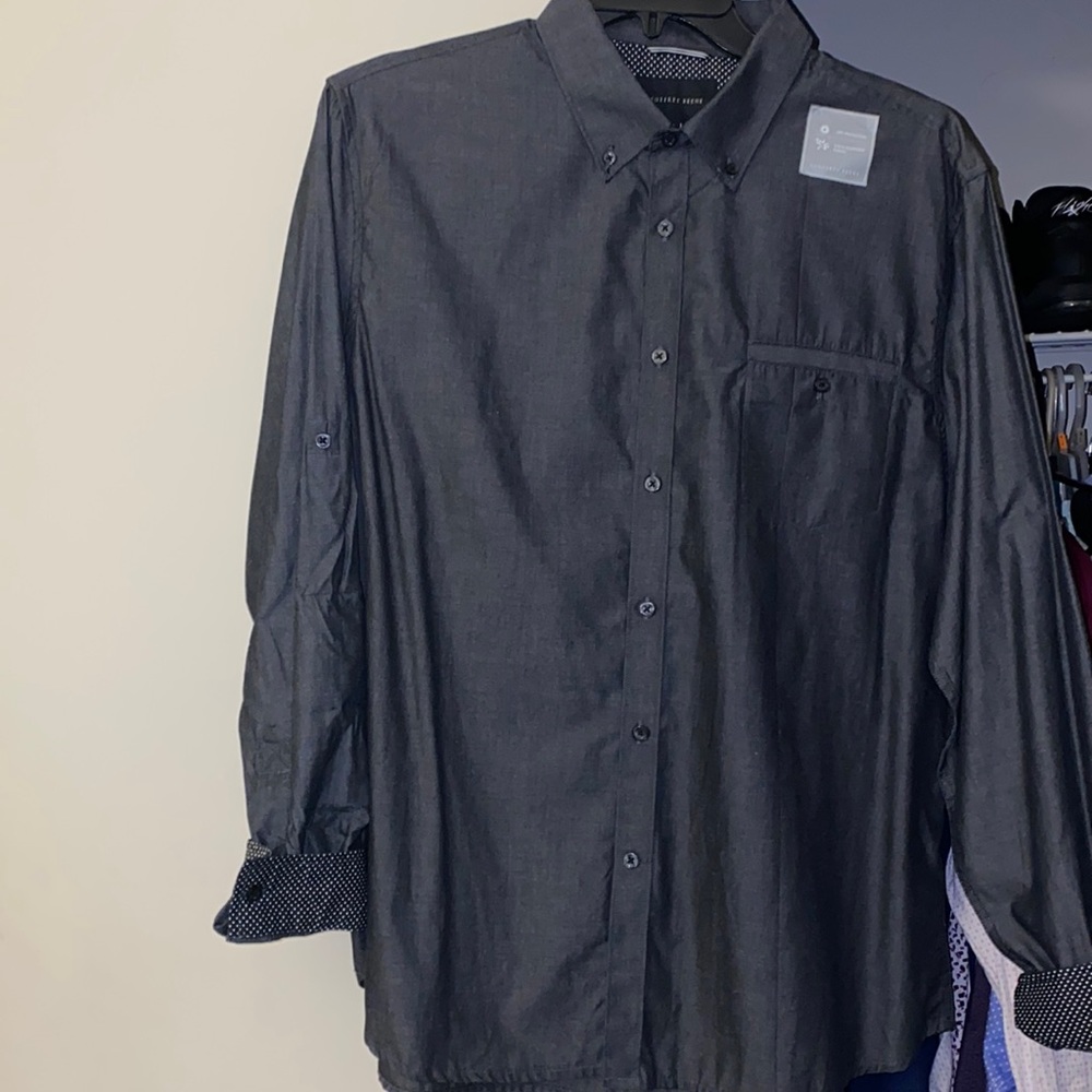 I’m selling an X-large gray dress shirt